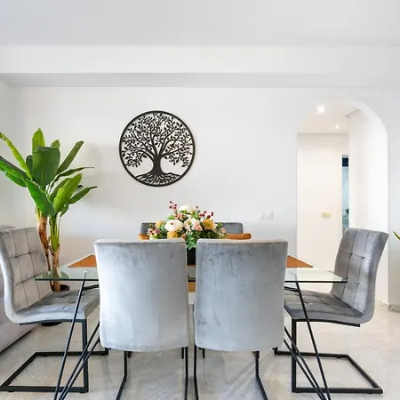 Wintowinrentals De Lujo En Medio De Puerto Marina. Apartment *