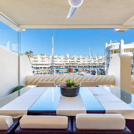 Wintowinrentals De Lujo En Medio De Puerto Marina. ベナルマデナ